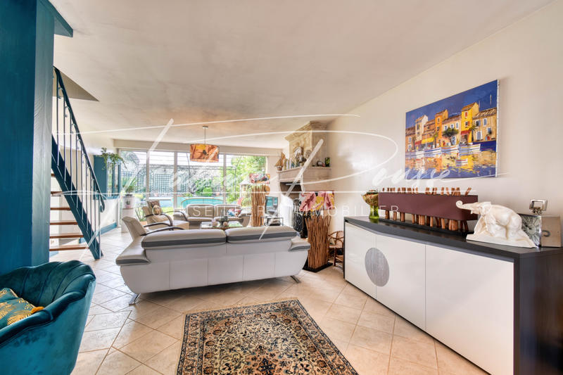 Maison - 203 m² - 7 pièces