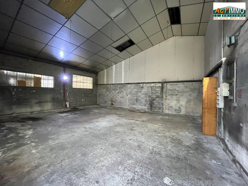 Entrepôt - 145 m²