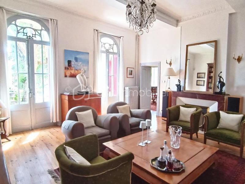 Hôtel particulier - 210 m² - 7 pièces