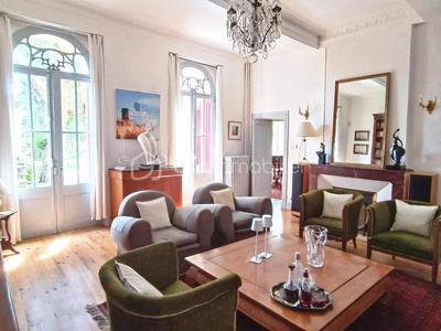 Hôtel particulier - 210 m² - 7 pièces