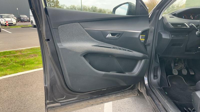 Peugeot 5008 II 1.2 PureTech 130 Access