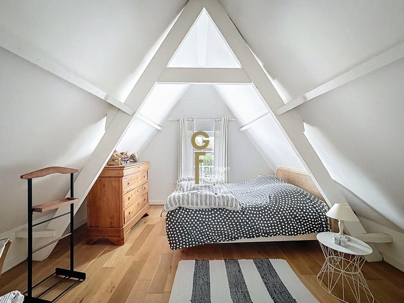 Maison - 334 m² - 7 pièces