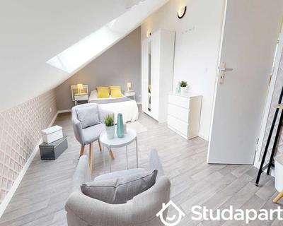 Chambre - 90 m² - 1 pièce