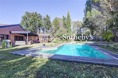 Maison - 210 m² - 8 pièces