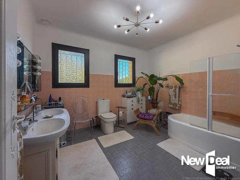 Propriété - 225 m² - 5 pièces