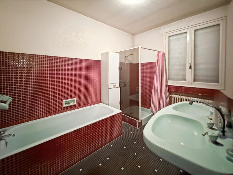 Maison - 240 m² - 10 pièces