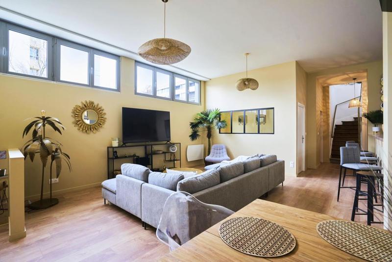 Maison - 274 m² - 12 pièces