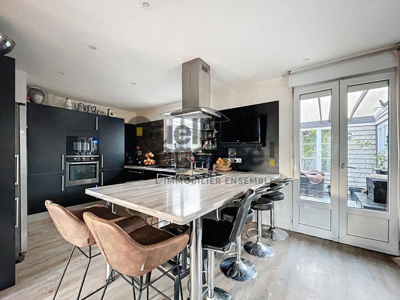 Maison - 176 m² - 8 pièces