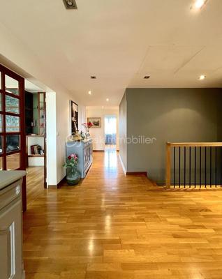 Maison - 185 m² - 7 pièces