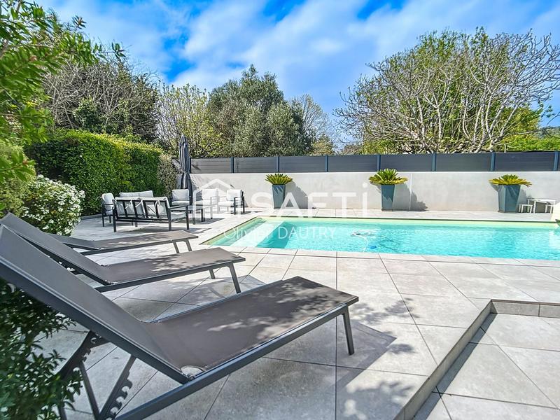 Maison - 241 m² - 10 pièces