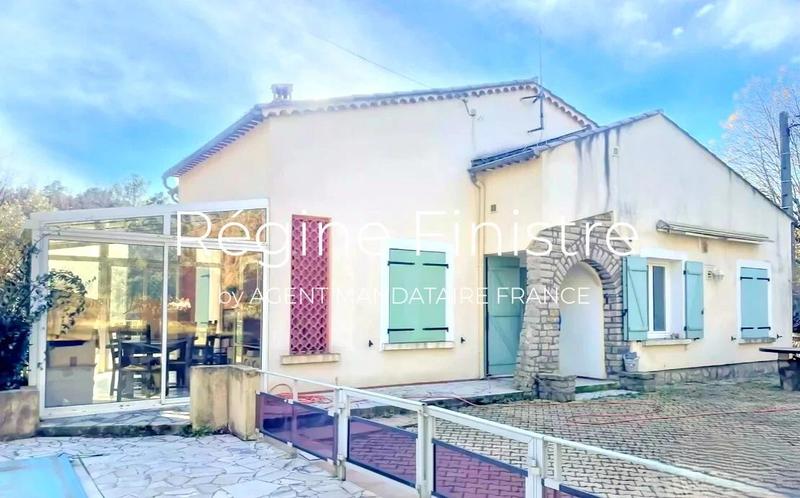 Maison - 205 m² - 7 pièces