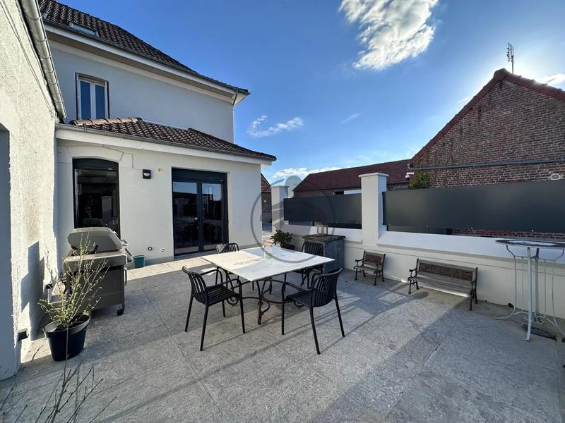 Maison - 277 m² - 8 pièces