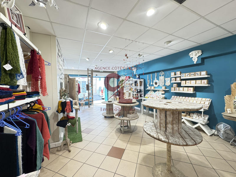 Magasins - 70 m² - 2 pièces