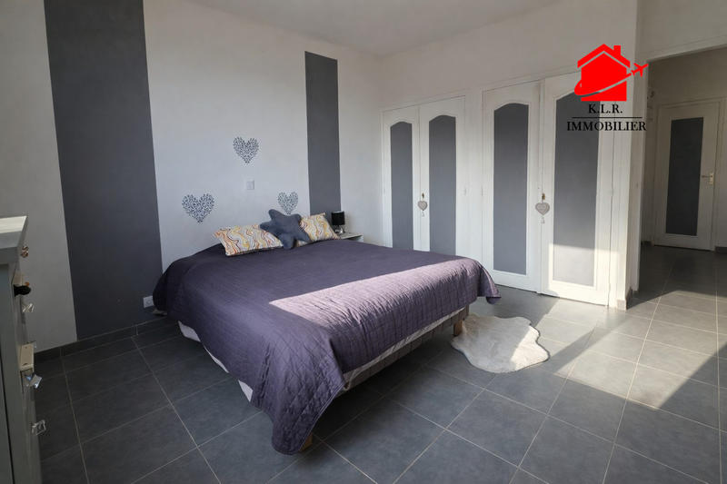 Maison - 200 m² - 8 pièces