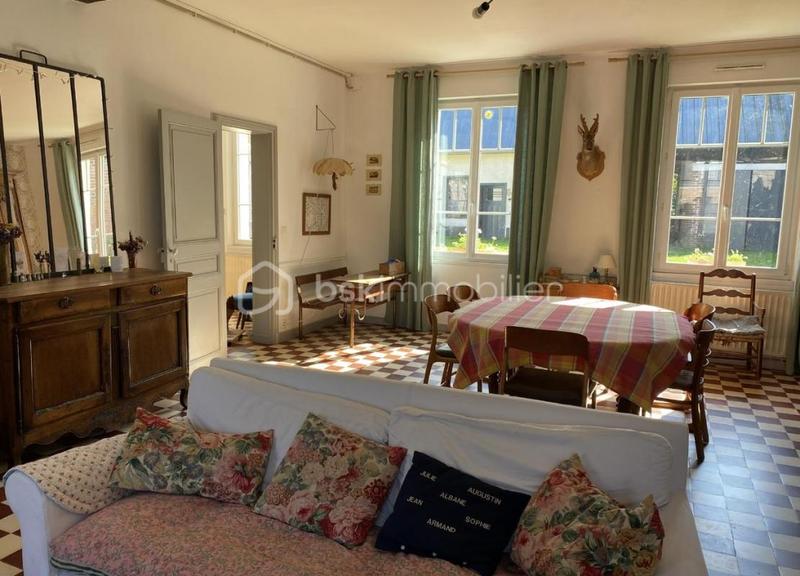 Maison - 237 m² - 8 pièces