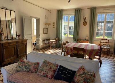 Maison - 237 m² - 8 pièces