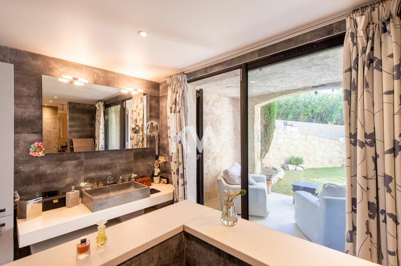 Maison - 490 m² - 7 pièces