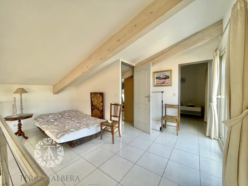 Villa - 285 m² - 10 pièces