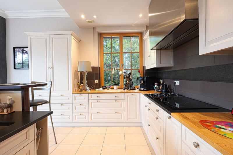 Maison - 360 m² - 12 pièces