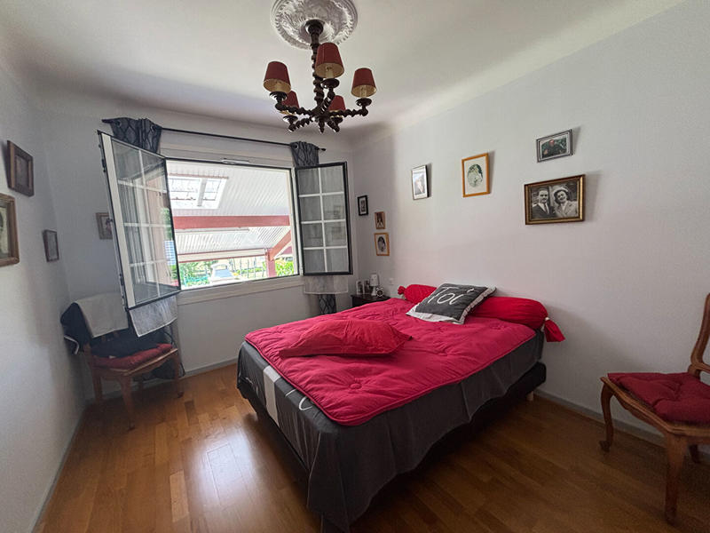 Maison - 250 m² - 7 pièces