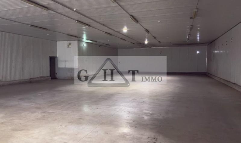 Entrepôt - 1 965 m²