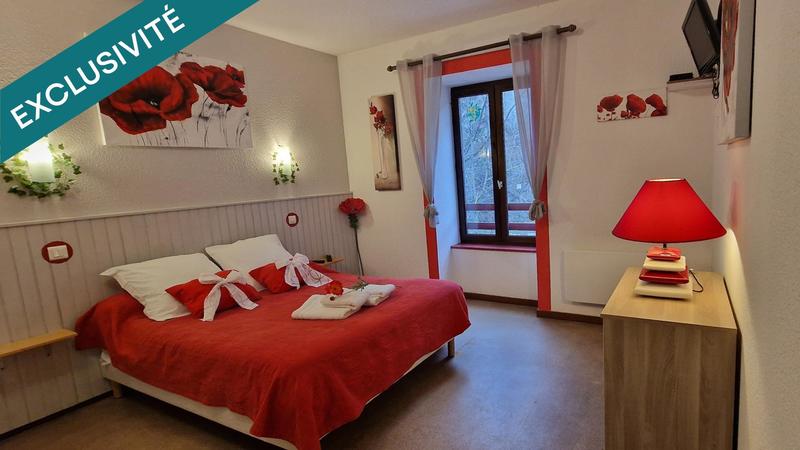 Local commercial - 1 005 m² - 35 pièces