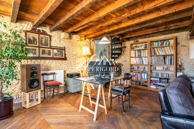 Maison ancienne - 360 m² - 8 pièces