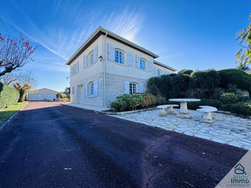 Maison - 177 m² - 8 pièces