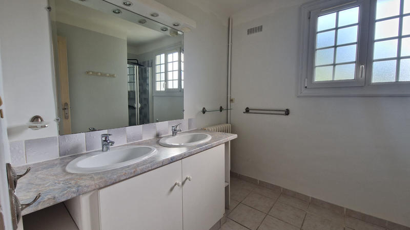 Maison - 188 m² - 10 pièces