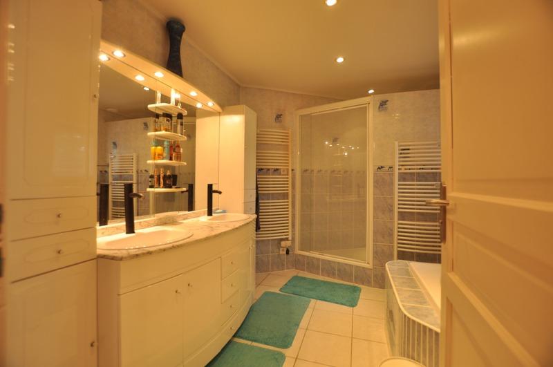 Maison - 190 m² - 6 pièces