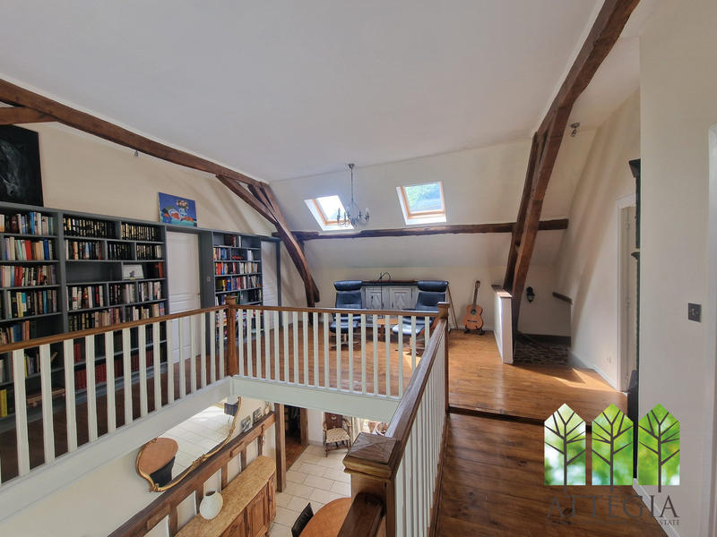 Maison - 245 m² - 6 pièces