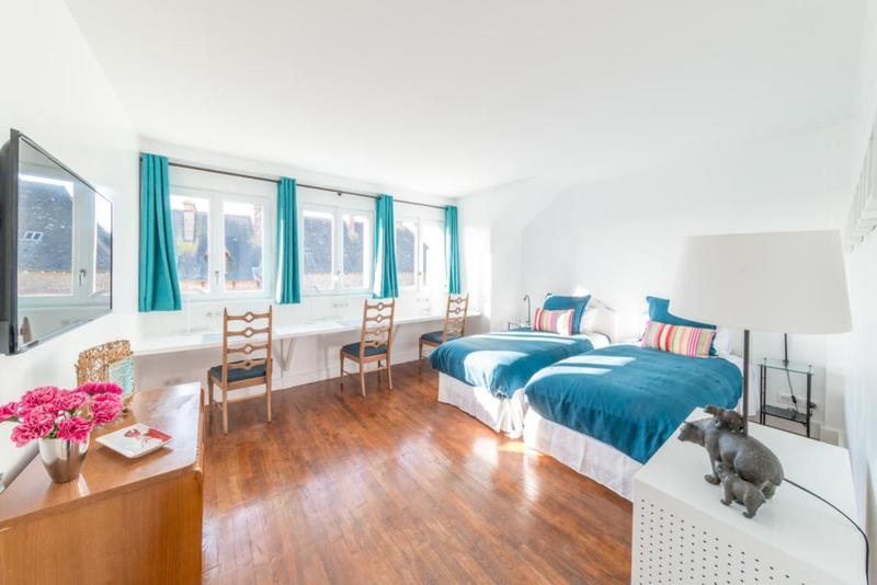 Propriété - 435 m² - 10 pièces