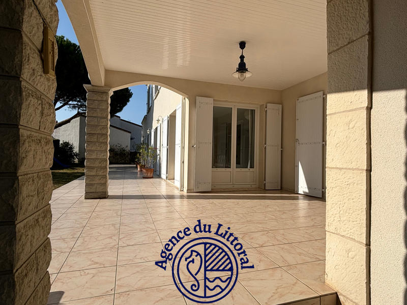 Maison - 220 m² - 8 pièces