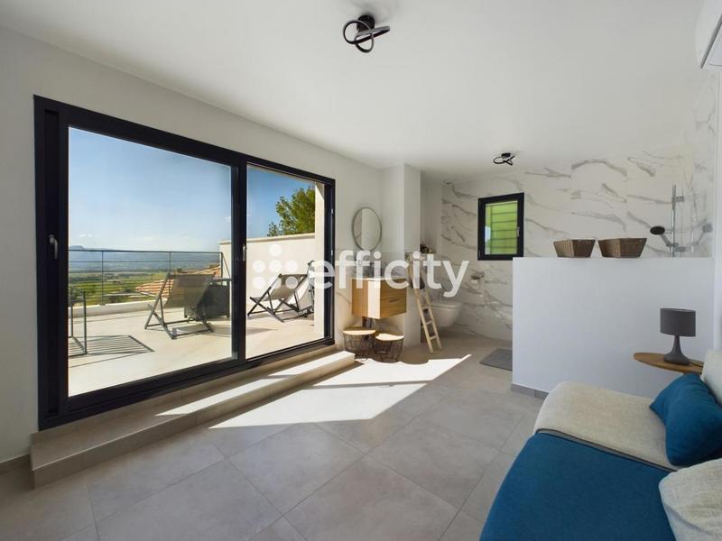 Maison - 200 m² - 7 pièces