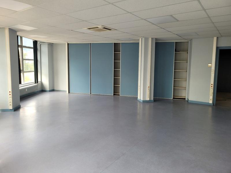 Local d'activités - 390 m² - 12 pièces