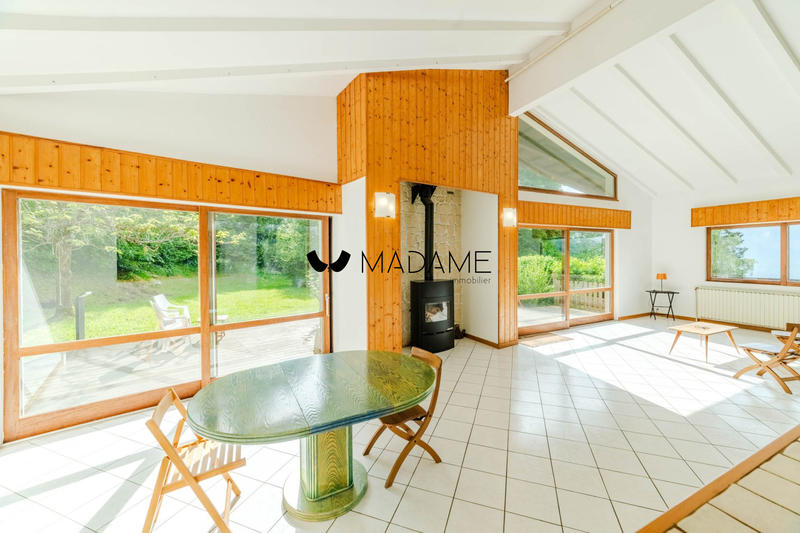 Maison - 200 m² - 8 pièces