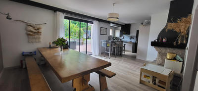 Maison - 210 m² - 7 pièces