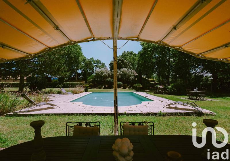 Maison - 270 m² - 9 pièces