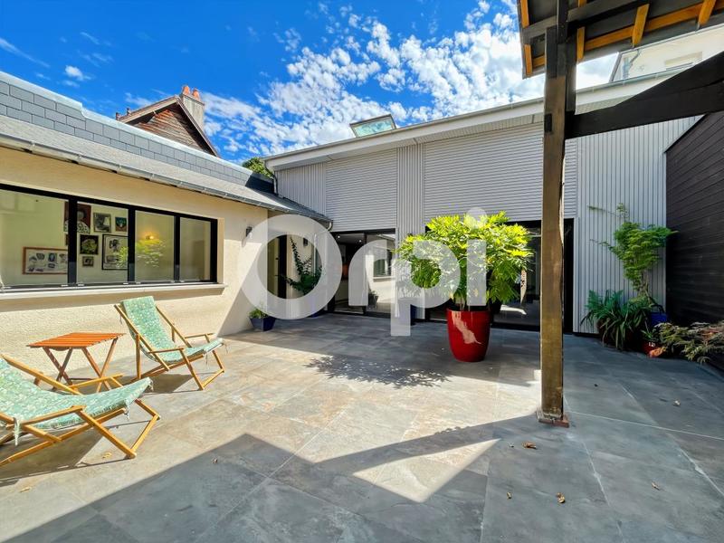 Propriété - 276 m² - 10 pièces