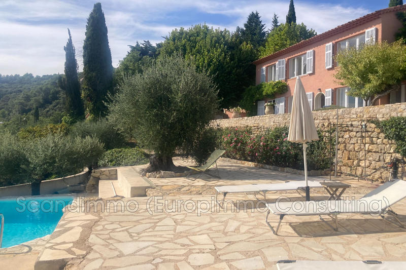 Maison - 250 m² - 9 pièces