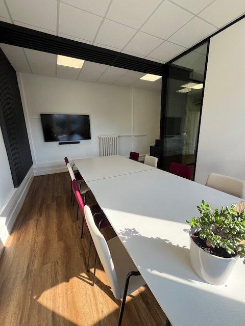 Bureau - 110 m² - 4 pièces