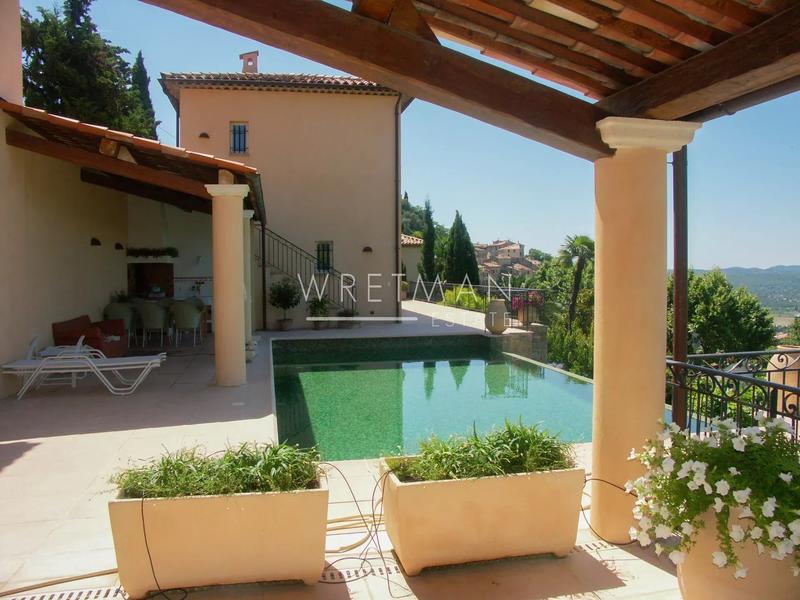 Villa - 245 m² - 8 pièces
