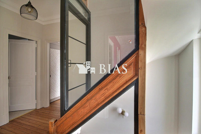 Maison - 250 m² - 10 pièces