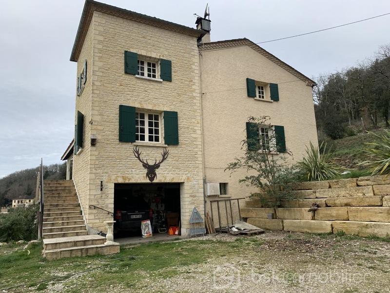 Propriété - 252 m² - 7 pièces