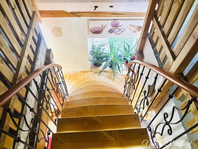 Propriété - 180 m² - 6 pièces