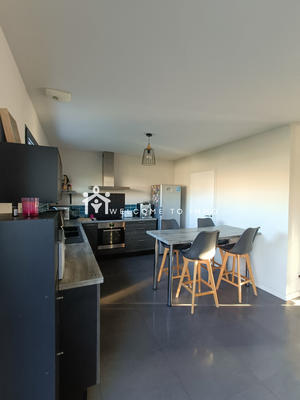 Maison - 98 m² - 4 pièces