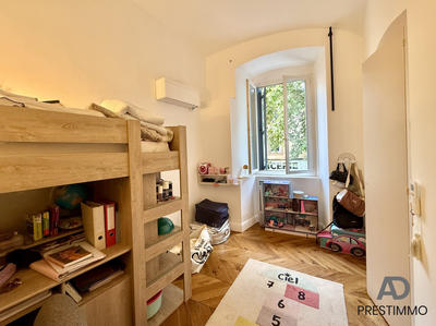 Appartement - 93 m² - 4 pièces