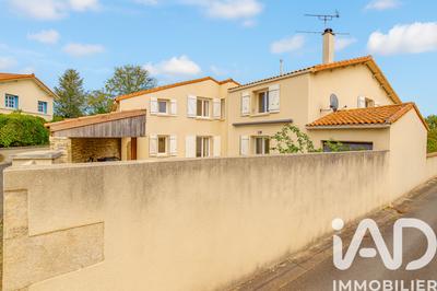 Maison - 208 m² - 6 pièces