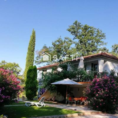 Maison - 399 m² - 20 pièces