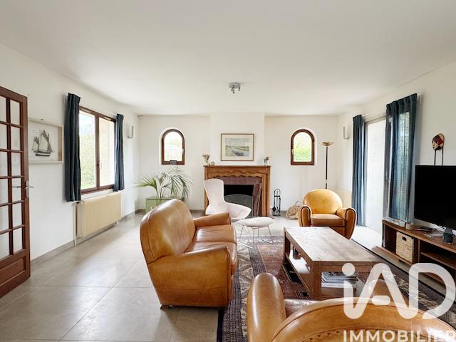 Maison - 230 m² - 9 pièces